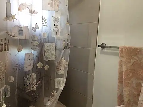 littyleesh1 online show from October 10, 2025, 1:10 pm