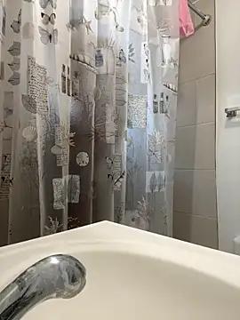 littyleesh1 online show from April 12, 2026, 1:38 pm