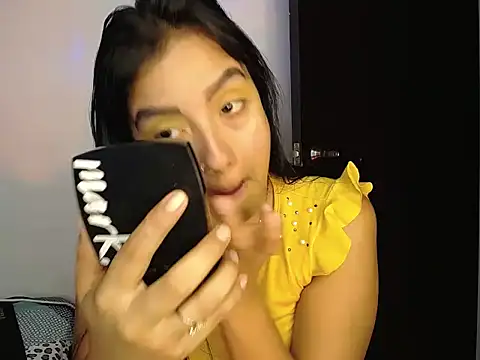 Snapshot of charlottekiss99 chatting on May 11, 2026, 1:39 pm charlottekiss99 online show from May 11, 2026, 1:39 pm