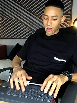 B Wild online show from October 17, 2025, 4:15 am