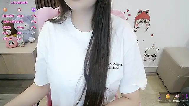Snapshot of Eirlys18 chatting on October 19, 2025, 1:56 pm Eirlys18 online show from October 19, 2025, 1:56 pm