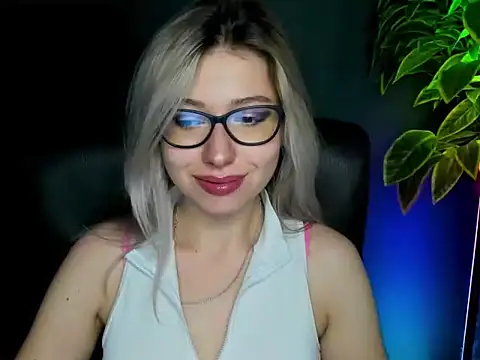 loveHeidi online show from September 22, 2025, 4:14 am