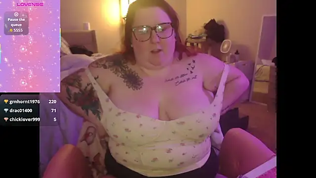 brookenicole3003 online show from November 11, 2025, 10:32 pm