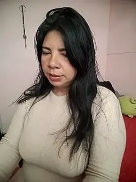 Snapshot of kinky_momm chatting on May 23, 2026, 4:44 pm kinky momm online show from May 23, 2026, 4:44 pm