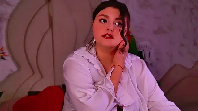 Snapshot of UR_BELLA chatting on October 14, 2025, 6:47 am UR BELLA online show from October 14, 2025, 6:47 am