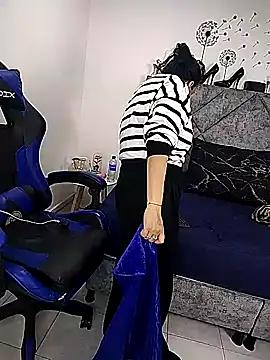 Snapshot of Shantey_Laurent chatting on March 13, 2026, 6:03 pm Shantey Laurent online show from March 13, 2026, 6:03 pm