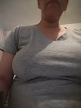 Snapshot of Shantey_Laurent chatting on April 14, 2026, 12:22 pm Shantey Laurent online show from April 14, 2026, 12:22 pm