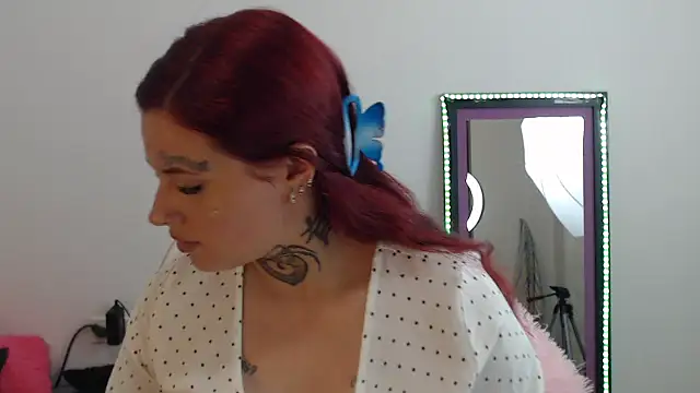 Maddy Vicius19 online show from September 24, 2025, 8:01 pm