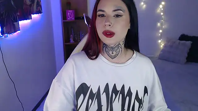 Maddy Vicius19 online show from April 15, 2026, 3:35 am