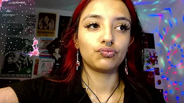 Snapshot of carolinerue chatting on April 14, 2026, 3:45 am carolinerue online show from April 14, 2026, 3:45 am