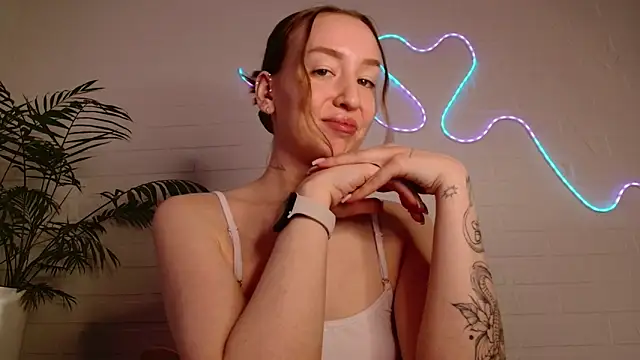 WhitePrincessLuna online show from April 10, 2026, 2:11 pm