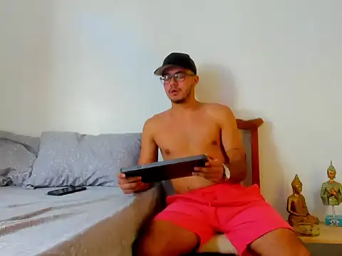 Snapshot of Dusan_greyy chatting on September 26, 2025, 7:07 pm Dusan greyy online show from September 26, 2025, 7:07 pm