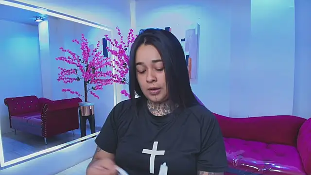 Black roseee online show from February 5, 2026, 3:55 am