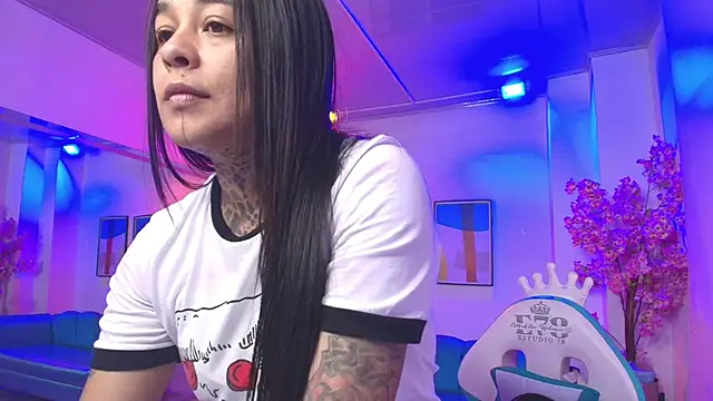 Snapshot of Black_roseee chatting on April 12, 2026, 3:55 am Black roseee online show from April 12, 2026, 3:55 am