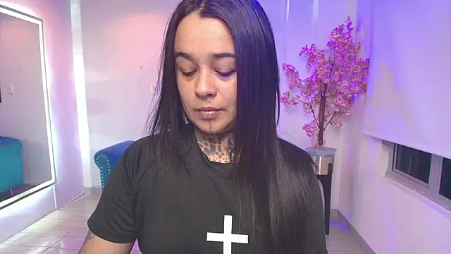 Snapshot of Black_roseee chatting on April 15, 2026, 3:57 am Black roseee online show from April 15, 2026, 3:57 am