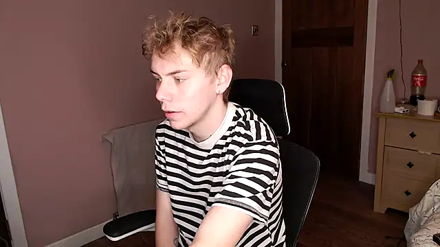 Snapshot of scottishtwink01 chatting on September 18, 2025, 2:30 pm scottishtwink01 online show from September 18, 2025, 2:30 pm