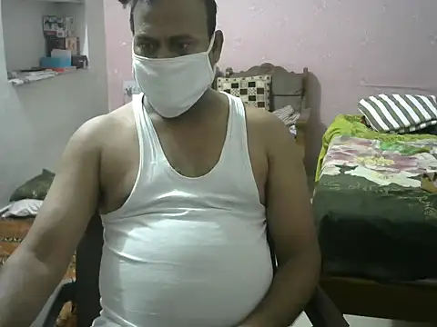 Famit025 online show from April 8, 2026, 8:31 pm