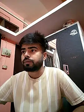 soniriyaa010101 online show from April 13, 2026, 7:58 am