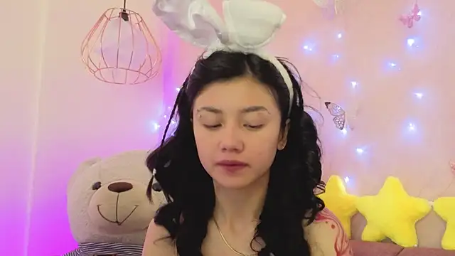 april bennett online show from December 15, 2025, 12:31 pm