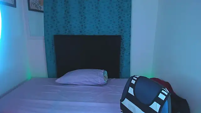 Snapshot of Angels21cm chatting on October 3, 2025, 4:20 am Angels21cm online show from October 3, 2025, 4:20 am