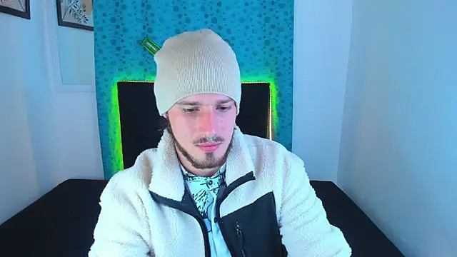 Snapshot of Angels21cm chatting on October 4, 2025, 6:44 am Angels21cm online show from October 4, 2025, 6:44 am