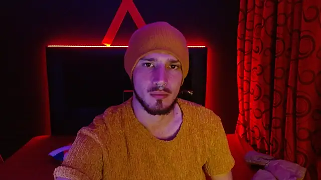 Snapshot of Angels21cm chatting on October 6, 2025, 3:37 am Angels21cm online show from October 6, 2025, 3:37 am