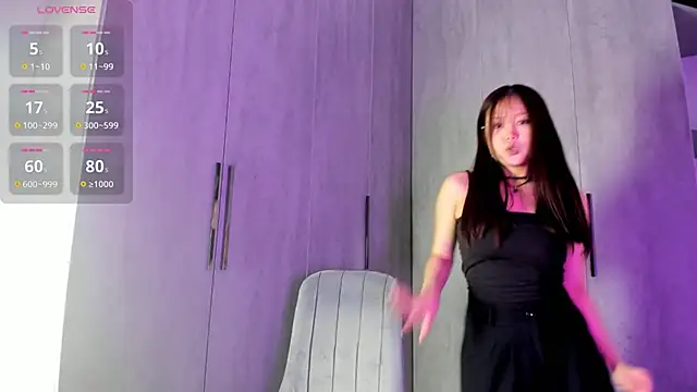 yanyaan online show from September 20, 2025, 3:51 am