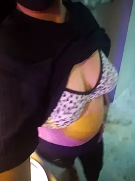 Snapshot of hottie_jenny9 chatting on September 19, 2025, 6:04 am hottie jenny9 online show from September 19, 2025, 6:04 am