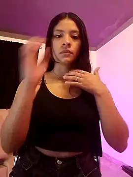 Candy fox 19 online show from March 12, 2026, 4:02 pm