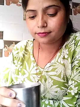 Hot-Pooja25 online show from April 18, 2026, 12:09 pm