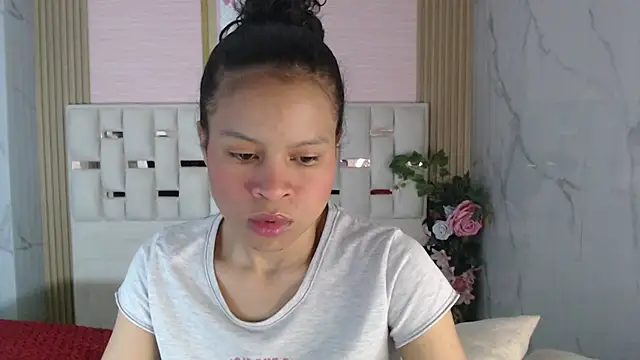 catalina5 s online show from April 10, 2026, 3:12 am