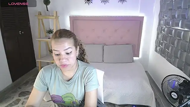 Dulce  Lovee online show from November 13, 2025, 12:15 pm