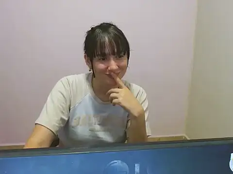 Snapshot of butterflyfree1 chatting on September 19, 2025, 4:36 am butterflyfree1 online show from September 19, 2025, 4:36 am