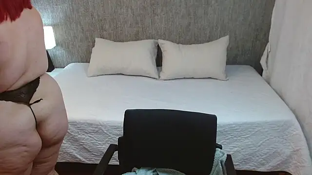 Cristhin  online show from September 25, 2025, 6:50 am