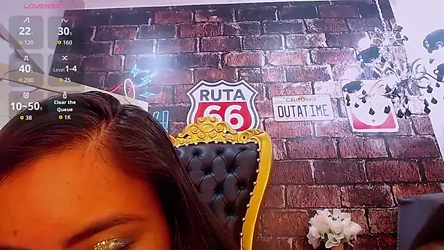 Snapshot of ClaraLara chatting on October 4, 2025, 12:03 pm ClaraLara online show from October 4, 2025, 12:03 pm