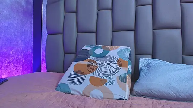 kissme luna online show from September 19, 2025, 7:03 pm