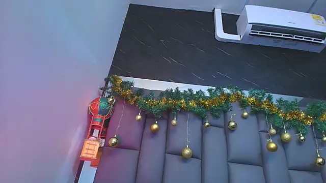 kissme luna online show from December 17, 2025, 7:09 pm