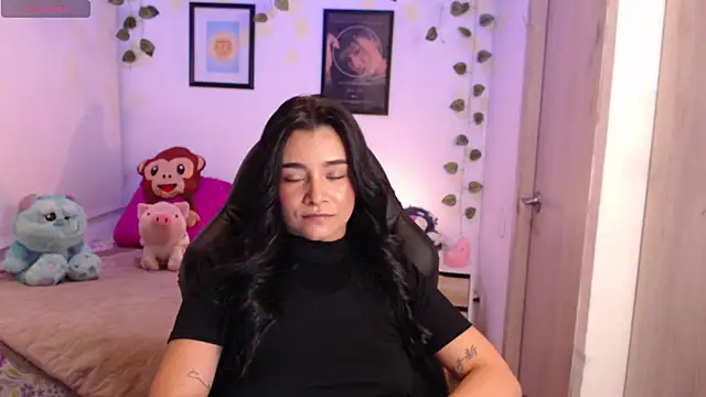 MarilynWhite  online show from September 29, 2025, 3:33 am