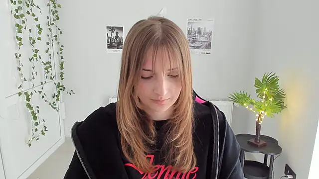 NeyliDream online show from April 18, 2026, 1:15 pm