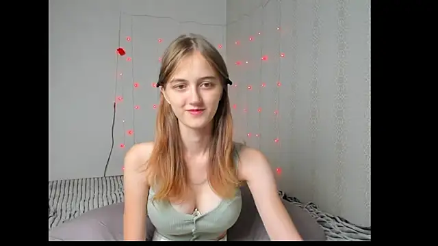 Snapshot of dreamy_pollyyy chatting on July 2, 2026, 7:31 pm dreamy pollyyy online show from July 2, 2026, 7:31 pm