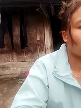 Snapshot of Huyen_x chatting on December 5, 2025, 1:47 am Huyen x online show from December 5, 2025, 1:47 am