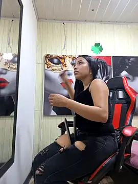 susan mooree online show from October 4, 2025, 7:01 pm