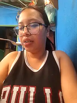 Snapshot of susan_mooree chatting on April 20, 2026, 3:15 pm susan mooree online show from April 20, 2026, 3:15 pm