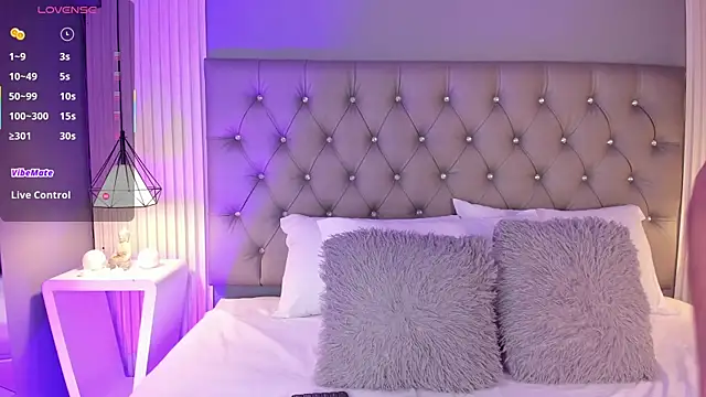 LunaBloomn online show from March 13, 2026, 5:08 pm