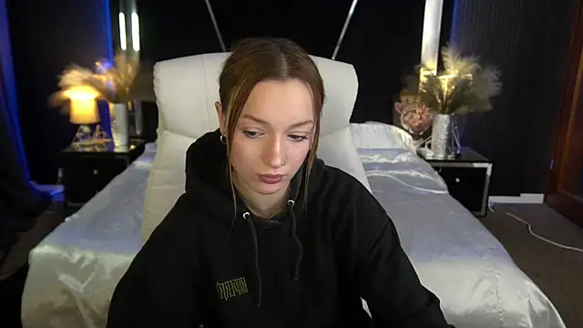 FoxyMayy online show from November 25, 2025, 2:17 pm