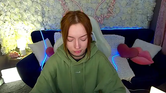 FoxyMayy online show from April 10, 2026, 6:40 am