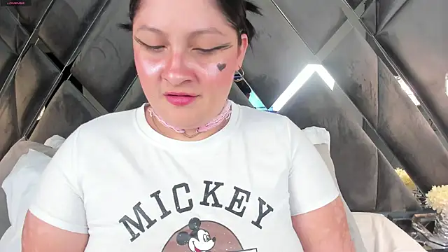 AlisonHalle online show from November 12, 2025, 5:57 pm