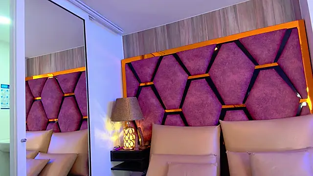 Leslie Bussh  online show from February 11, 2026, 12:32 pm