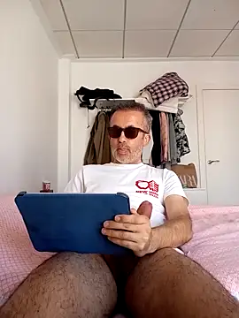 Snapshot of EmilioTaladdro chatting on April 18, 2026, 9:46 am EmilioTaladdro online show from April 18, 2026, 9:46 am