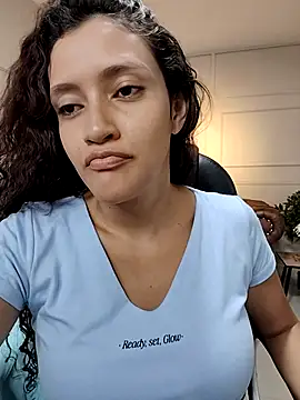 ArielBlossom    online show from October 26, 2025, 11:16 am